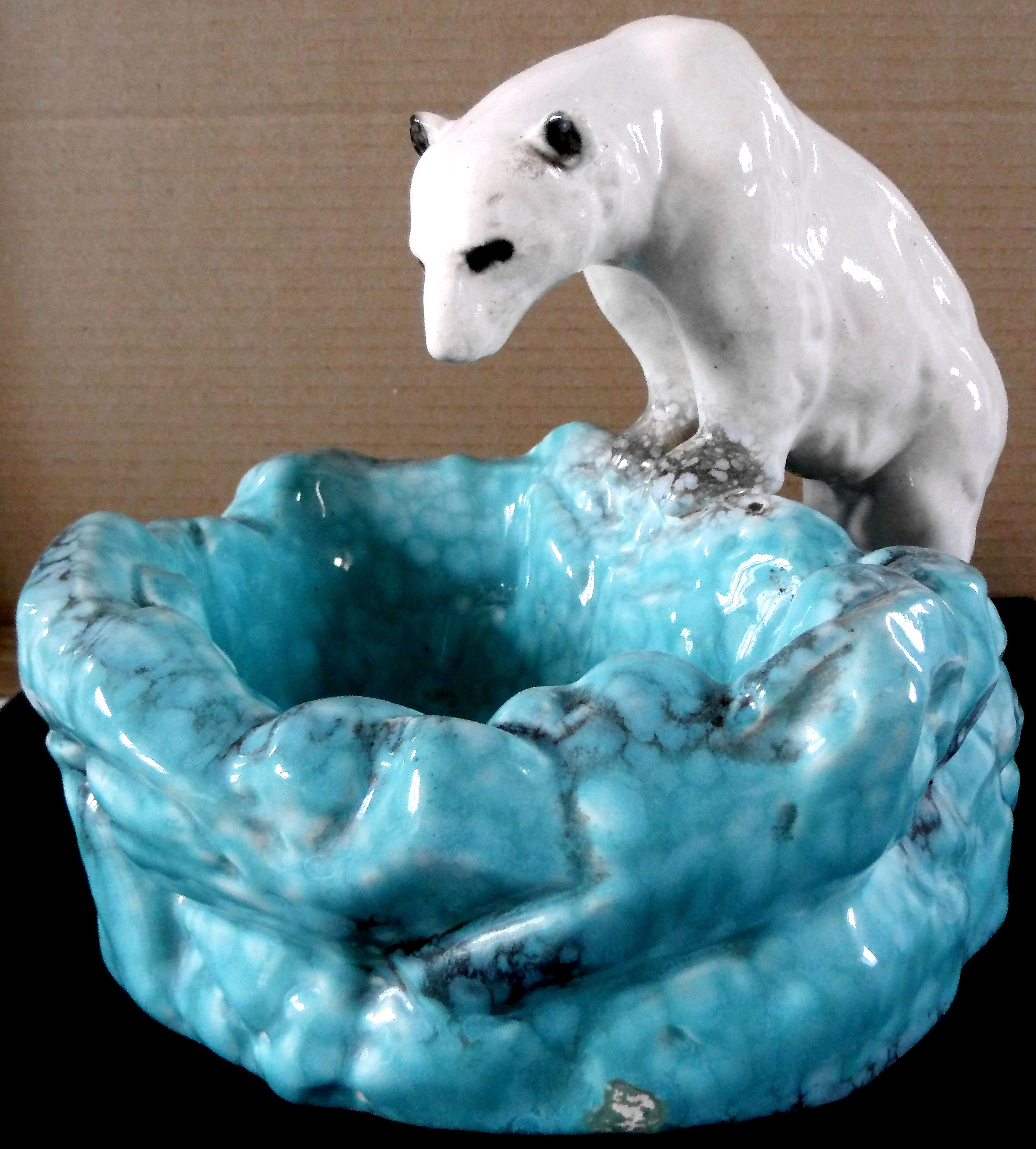 Porcelánová plastika Lední medvěd Ditmar Urbach